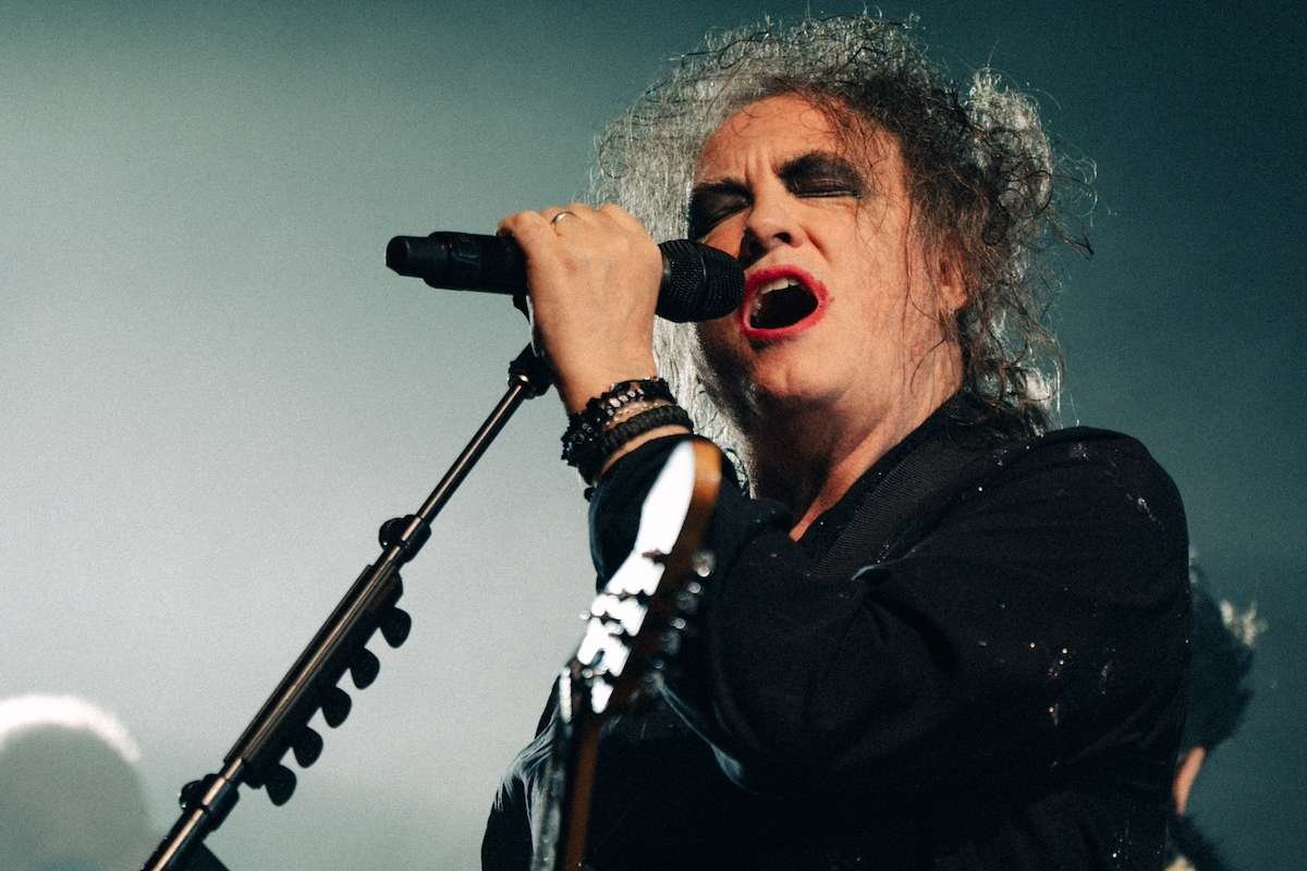 Robert Smith de The Cure en el escenario