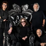 Black Sabbath con vestidos negros