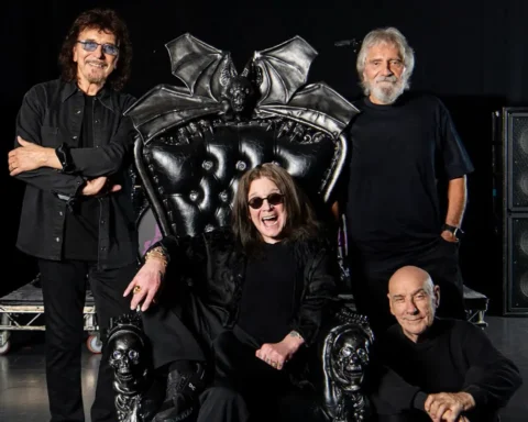 Black Sabbath con vestidos negros