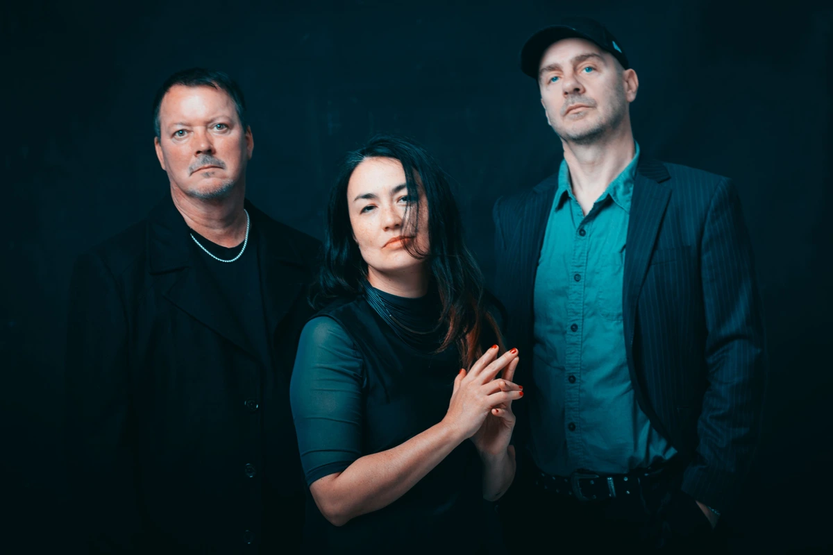bôa: Jasmine Rodgers, Alex Caird y Lee Sullivan