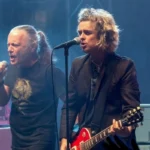 Bruce Dickinson y Billie Joe Armstrong en el escenario
