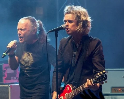 Bruce Dickinson y Billie Joe Armstrong en el escenario