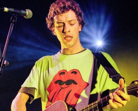 Chris Martin de Coldplay sobre el escenario en el 2000