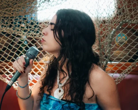 Clara Yolks graba su live session "Desde el Corazón del Agua" en altamar