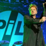 John Lydon presentandose en vivo con PiL