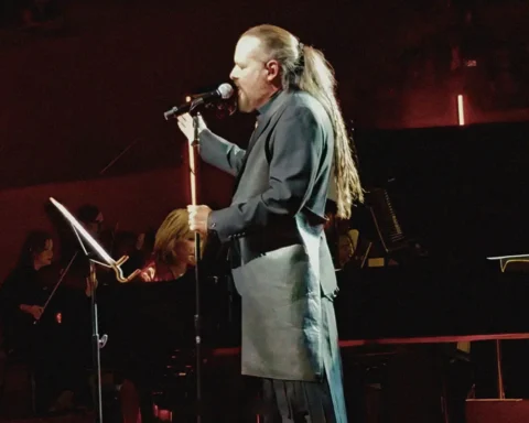Jonathan Davis y Yoshiki en el Walt Disney Concert Hall
