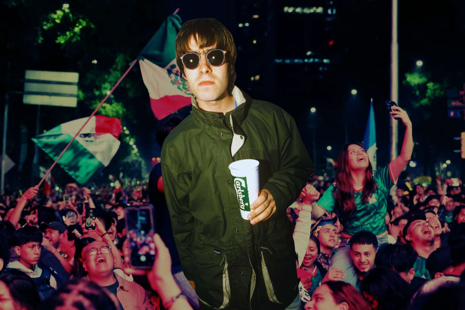 Liam Gallagher de Oasis con fans mexicanos detrás