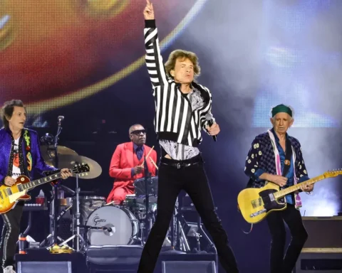 Ronnie Wood, Steve Jordan, Mick Jagger y Keith Richards de The Rolling Stones en el escenario del SoFi Stadium, Inglewood, California, 2024