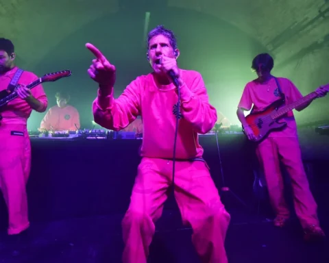 Mike D se presenta con su banda 5D en 26 Leake Street, Londres, el 5 de junio de 2026