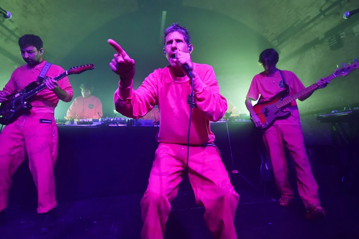 Mike D se presenta con su banda 5D en 26 Leake Street, Londres, el 5 de junio de 2026