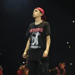 Milo J durante el show en el Palacio de los Deportes, Ciudad de México