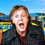 Paul McCartney con el Magical Mystery Tour bus