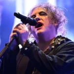 Robert Smith durante una presentación de The Cure en el Roskilde Festival 2026, el 1 de julio de 2026 en Roskilde, Dinamarca