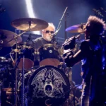 Roger Taylor y Adam Lambert en un concierto de Queen