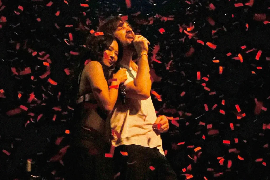 Tame Impala y Jennie en el escenario