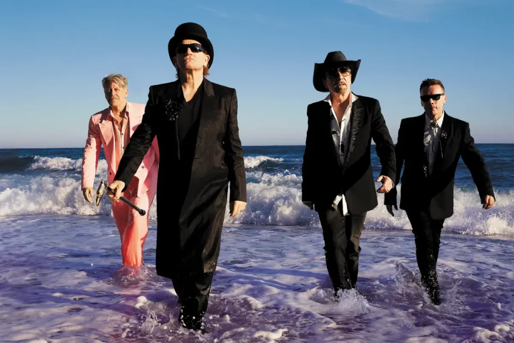 U2 saliendo del océano