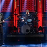 Dogstar interpretando en vivo en The Tonight Show con Jimmy Fallon
