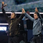 Liam y Noel Gallagher durante la gira Live '25 de Oasis (Mike Coppola/Getty Images)