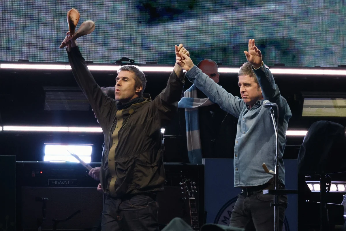 Liam y Noel Gallagher durante la gira Live '25 de Oasis (Mike Coppola/Getty Images)
