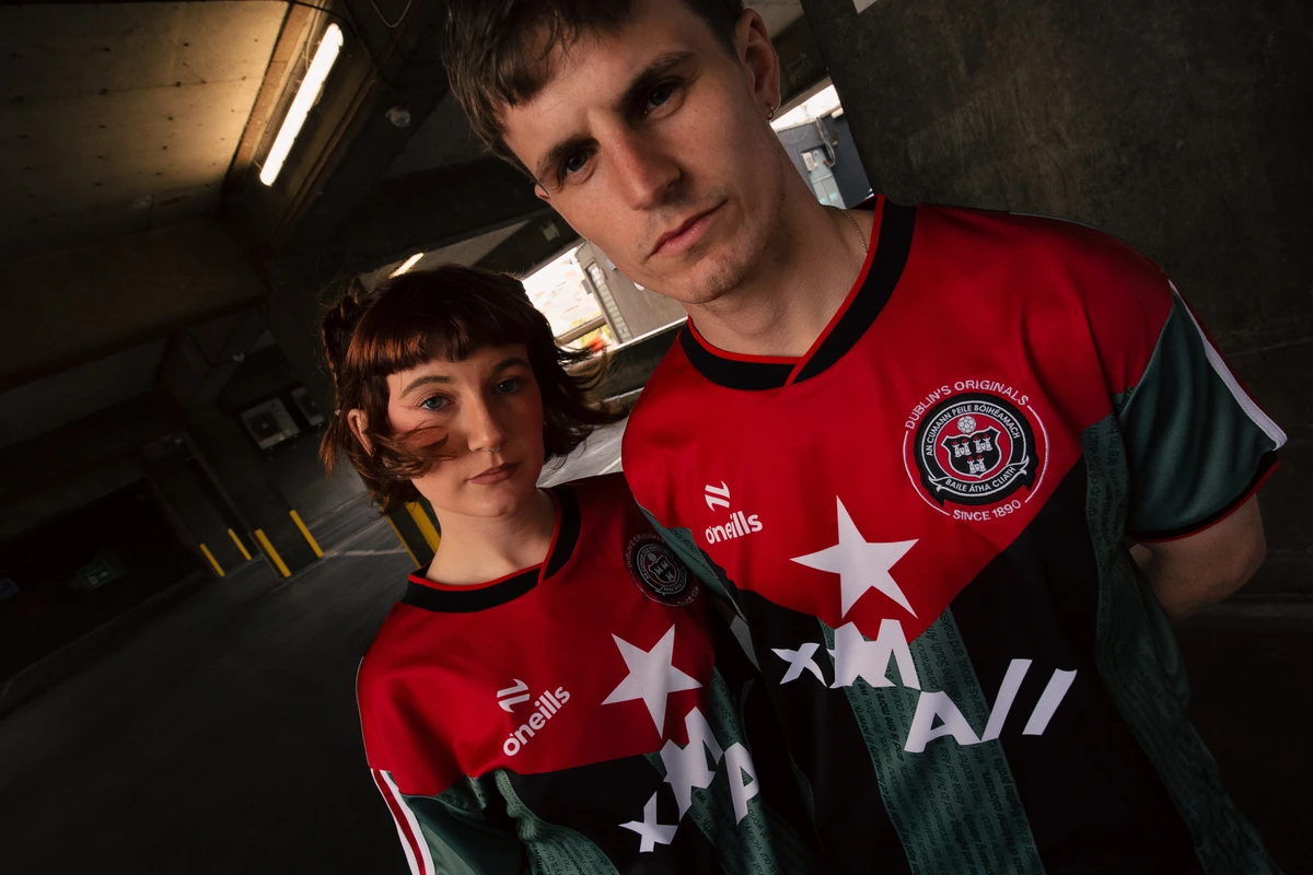 Camiseta de Massive Attack y Bohemian F.C.