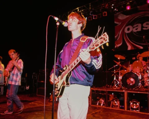 Oasis en 1994, año de su álbum debut Definitely Maybe