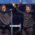 Liam y Noel Gallagher, de Oasis, en un concierto de la gira Live 25