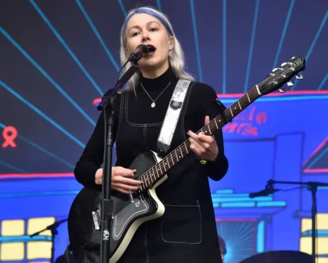 Phoebe Bridgers en el escenario