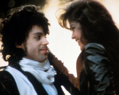 Prince y Apollonia Kotero en una escena de la película Purple Rain, 1984
