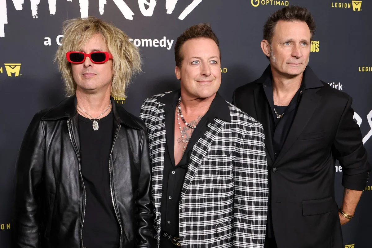 Billie Joe Armstrong, Mike Dirnt y Tré Cool de Green Day en el estreno de Nimrods en Los Ángeles