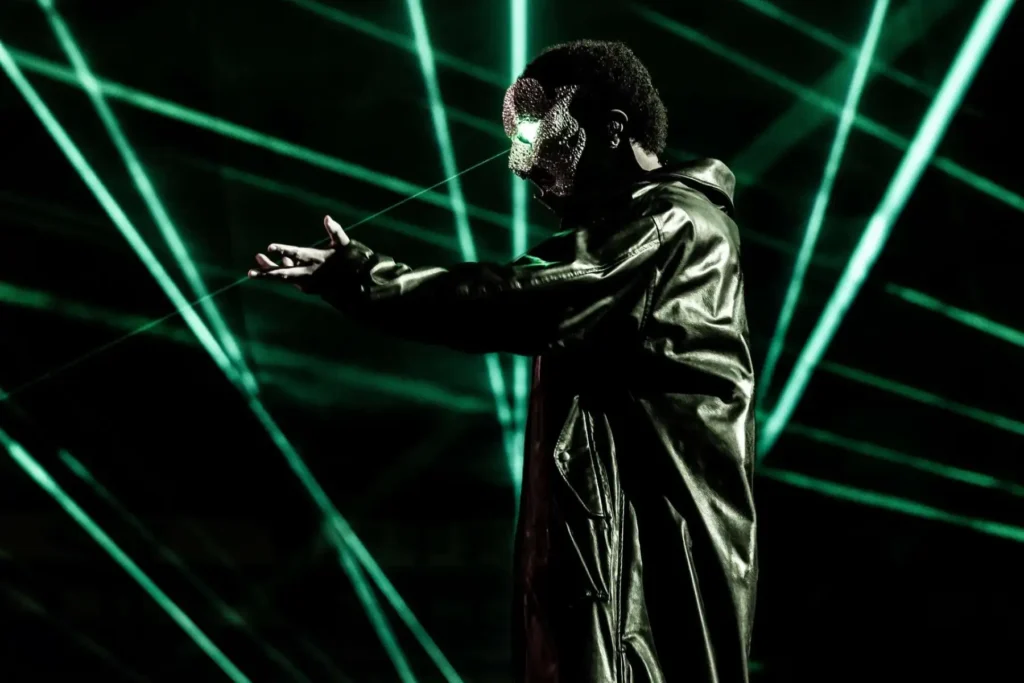 The Weeknd con máscara en Tokio