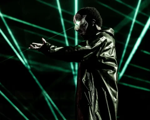 The Weeknd con máscara en Tokio