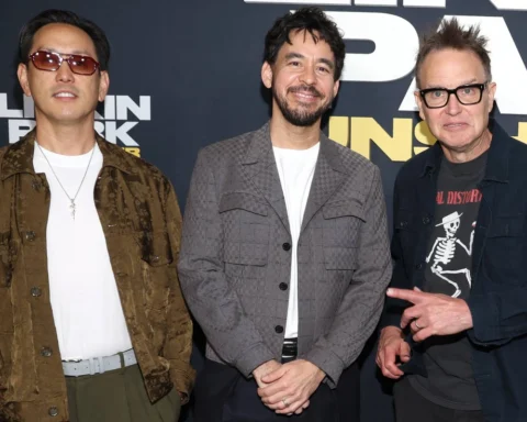 Joe Hahn y Mike Shinoda de Linkin Park con Mark Hoppus en el estreno mundial del documental Unshatter