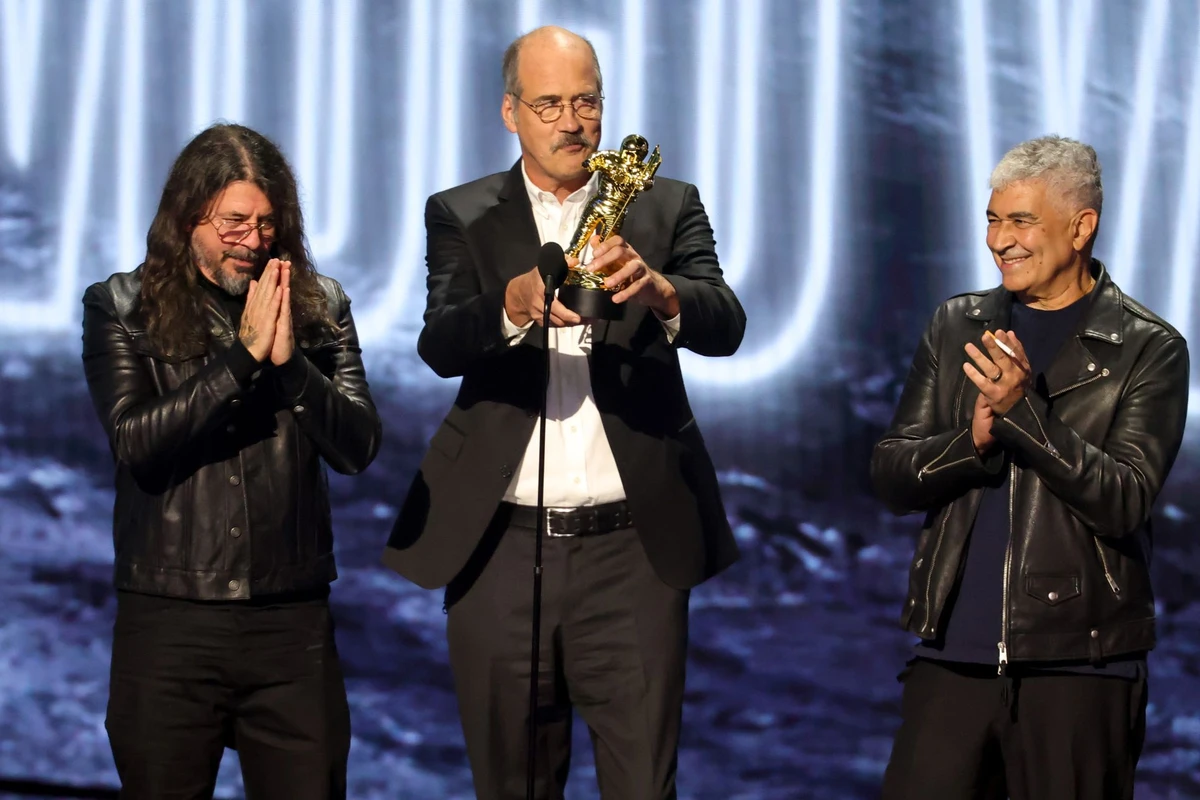 Dave Grohl, Krist Novoselic y Pat Smear de Nirvana en los MTV VMAs