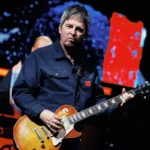 Noel Gallagher durante la gira Oasis Live 25