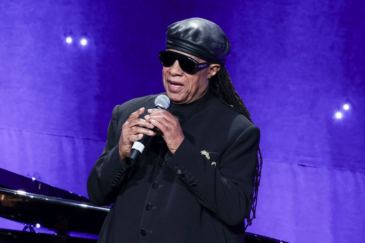 Stevie Wonder actuando en vivo