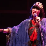 Karen O de Yeah Yeah Yeahs en el Louise M. Davies Symphony Hall