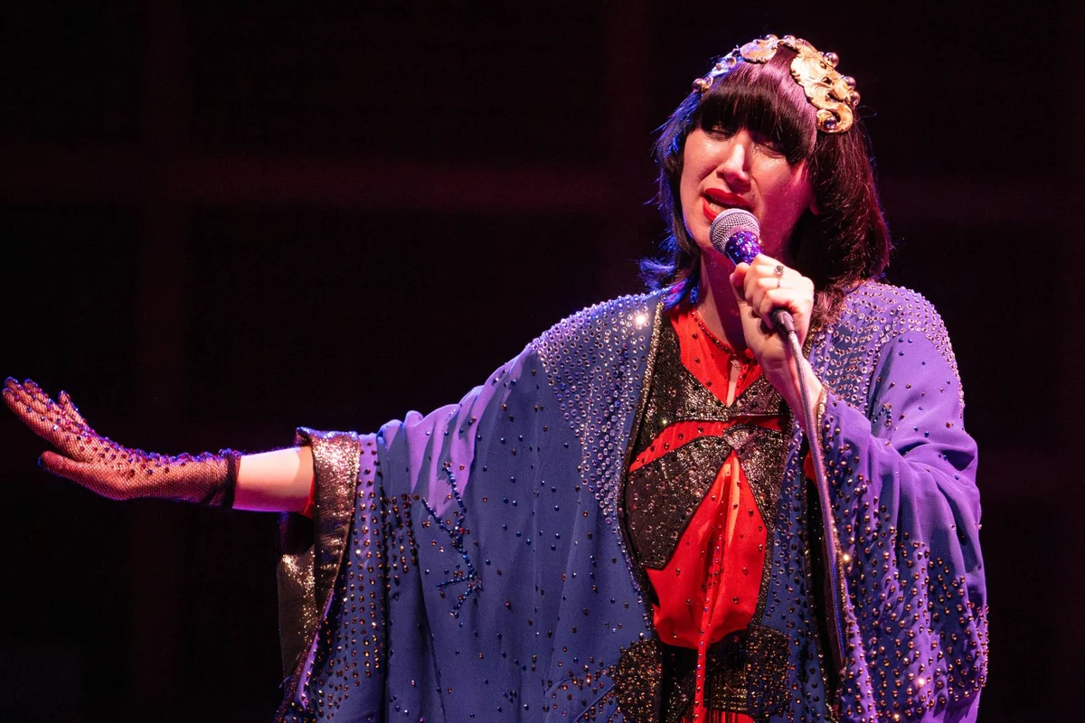 Karen O de Yeah Yeah Yeahs en el Louise M. Davies Symphony Hall