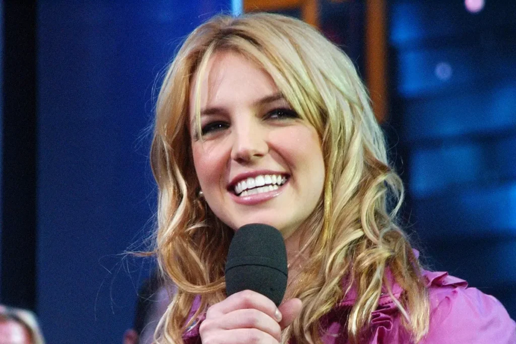 Britney Spears durante la “Spankin New Music Week” en TRL de MTV, el 6 de noviembre de 2001