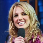 Britney Spears durante la “Spankin New Music Week” en TRL de MTV, el 6 de noviembre de 2001