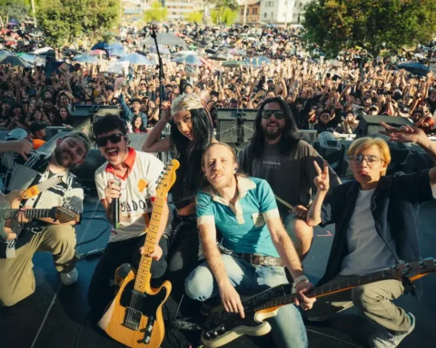 Cementerio de Elefantes en el escenario frente al público