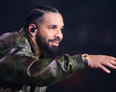 Drake actúa junto a Vybz Kartel en el Scotiabank Arena de Toronto, el domingo 26 de octubre de 2025