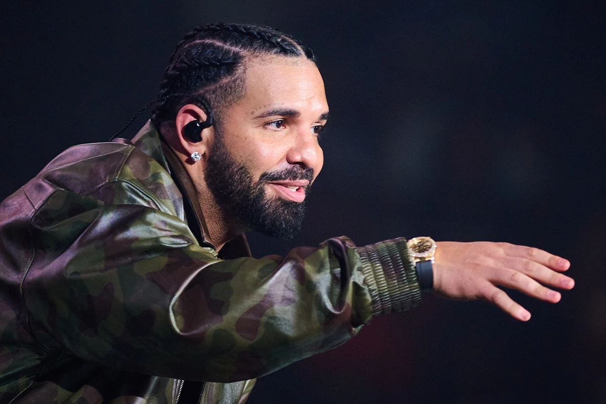 Drake actúa junto a Vybz Kartel en el Scotiabank Arena de Toronto, el domingo 26 de octubre de 2025