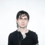 Easykid, cantante chileno, en una foto de prensa