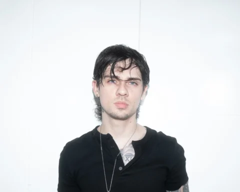 Easykid, cantante chileno, en una foto de prensa