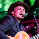 Geordie Greep durante un concierto