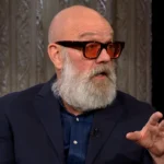 Michael Stipe, cantante de R.E.M., durante una entrevista televisiva