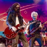 Nick Valensi y John Taylor tocan con Duran Duran en el Accor Arena de París