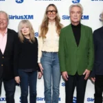 Talking Heads y Este Haim durante la charla de lanzamiento de Talking Heads Radio en SiriusXM