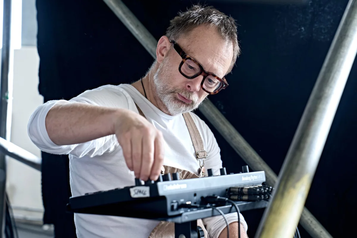 Ensayos de la producción de Thom Yorke y la Royal Shakespeare Company de ‘Hamlet Hail To The Thief’ en el Barbican Theatre de Londres